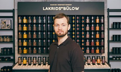 Vinker helt farvel til sin virksomhed