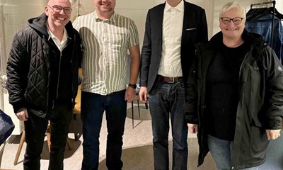 Jubler over tidlig julegave