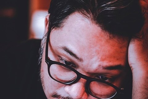 Skrme, sm bogstaver og trtte jne: Sdan vlger du de rigtige lsebriller