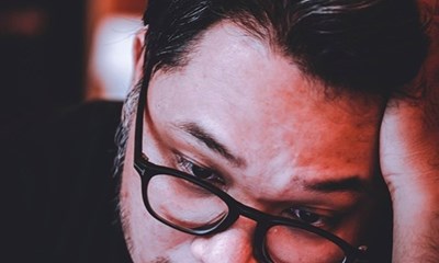 Sk�rme, sm� bogstaver og tr�tte �jne: S�dan v�lger du de rigtige l�sebriller