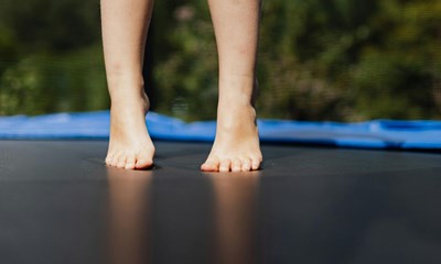 Skal Dansk Hus & Have Service klare din nedgravning af trampolin?