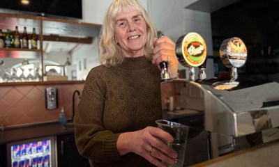 Garderoben og baren har givet Inger livsmodet tilbage