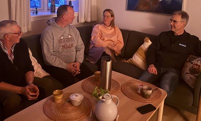 Naboerne skubbet bagerst i k�en igen