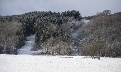 Uds�tter �bning p� grund af vejret