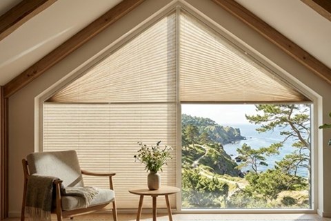 Gardiner til trekantede vinduer og det bornholmske lys: S�dan skaber du den perfekte oase