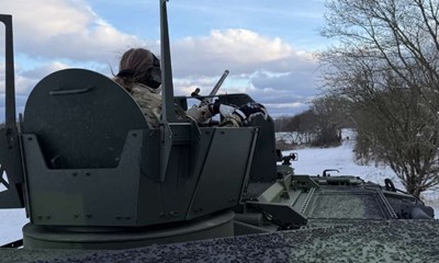 Nogle vil have mere milit�r: Morten Riis mist�nker, de har en bagtanke