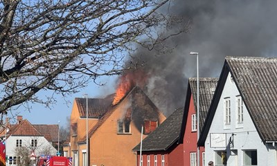 Gavl kollapser med brandm�nd i huset: 'Jeg har aldrig oplevet det f�r' 