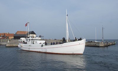 Postb�d sejlet ind i kajen