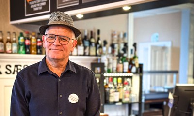 Unge ansatte svinet for �elendig� service - caf�ejer med opr�b