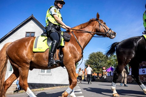 S�dan forl�b politiets folkem�de