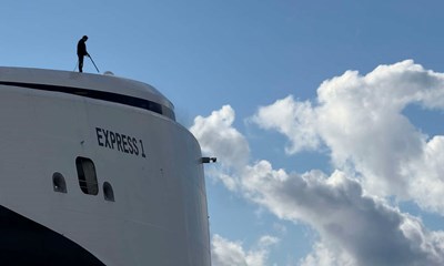 Derfor gik en mand rundt p toppen af Express 1