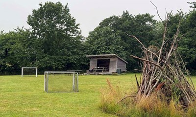 Flere sover under ben himmel