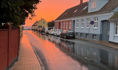 Dagens billede: Morgenrde i Postgade Svaneke