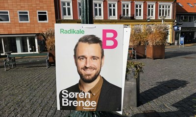 Ulovlige plakater og kondomer med hul i