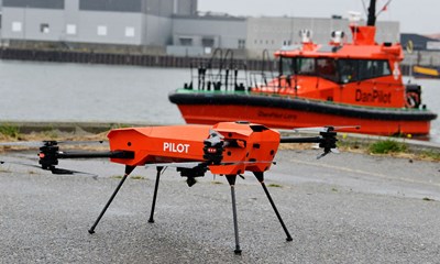 Droner i luften over Rnne Havn