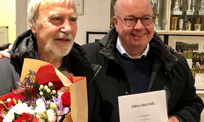 82-rig fodboldtrner fik fornem hder