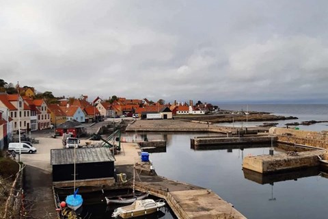 Dagens billede: Ingen sol eller mange mennesker i  Gudhjem onsdag