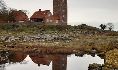 Dagens billede: Flot fyr der spejler sig