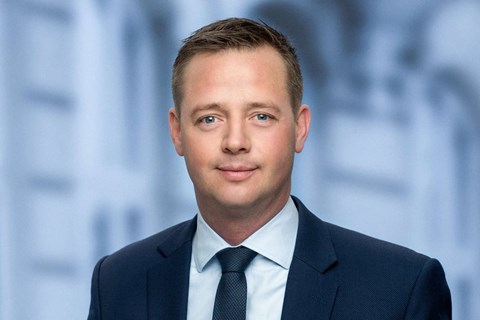 Transportminister holder igen med lfter