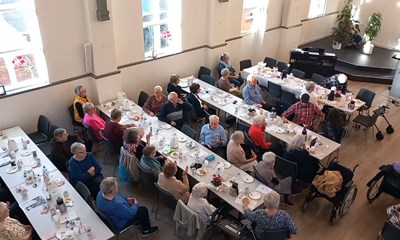 60 personer deltog i cafens fdselsdagsfest