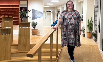 Butikken er atter ben - men p en ny placering