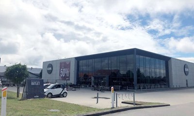 Mbelkde politianmeldt for omfattende overtrdelser