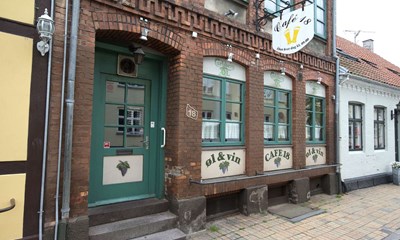 Tiltalt for voldsomt overfald p� Caf� 18