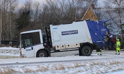 Snekaos tvang skraldebiler i kn�