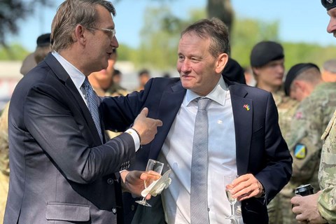 S� meget b�r magten ikke larme