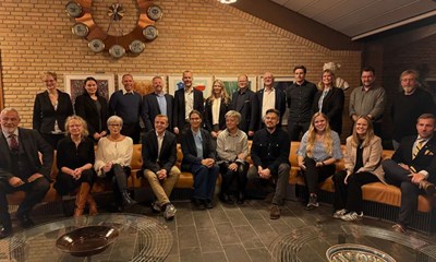 Nu m�des de for f�rste gang 