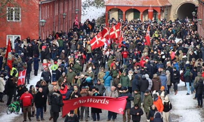 K�mpe demonstration: Holger fyldte bilen med bornholmere