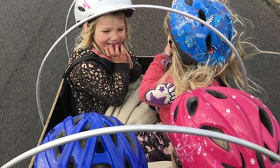 Ladcykel bringer b�rn t�ttere p� naturen