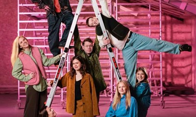 Unge giver nyt liv til revytraditionen