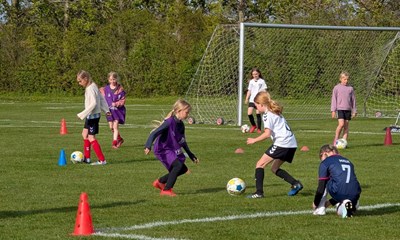 F�llestr�ning skal samle fodboldpiger p� Bornholm