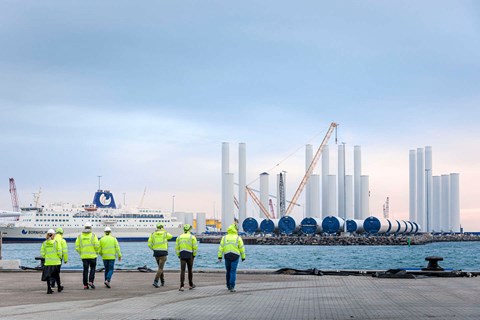 Gravgaard: R�nne Havn b�r investere i sig selv 