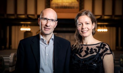 �gtepar giver koncert i kirken