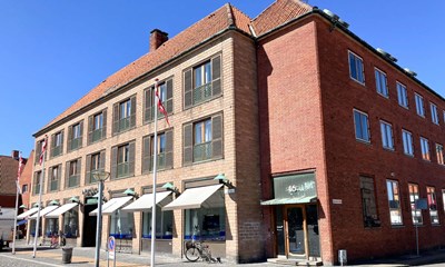 Med et snuptag: Nu koster bygningen i R�nne otte millioner mindre