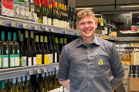 Ung butikschef takker b�de Netto og Nex� for sin k�reste