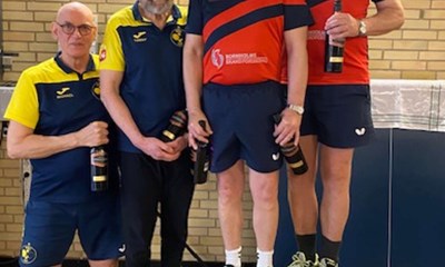 Gamle spillere hygger sig sammen