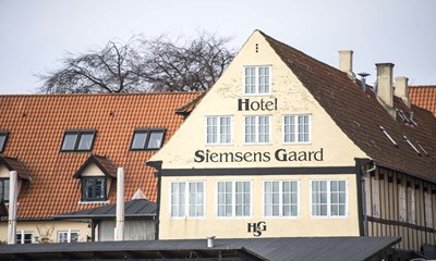 Fem �r gammel konflikt optrappes - hotel forst�r det ikke
