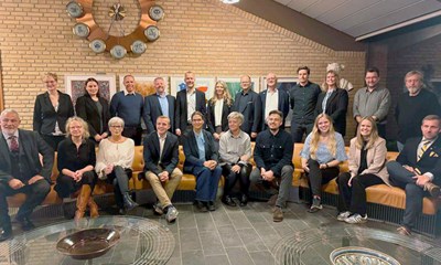 Bryder med �relang tradition: Borgmesteren holder t�t