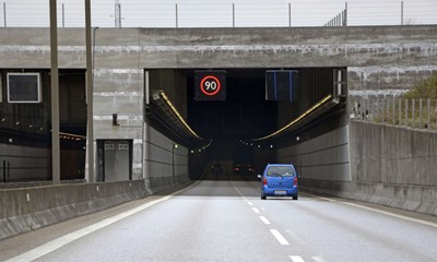 Modk�rende trafik i tunnel