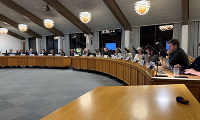 Hvad giver Folkem�det tilbage til Bornholm?