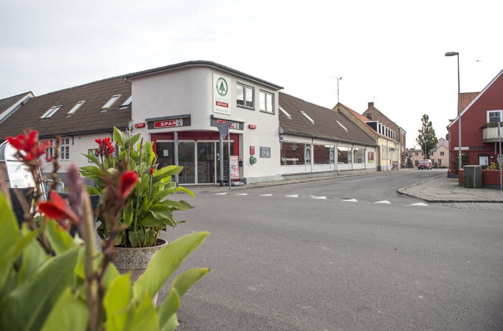 S�nnen tager over efter J�rgen Larsen