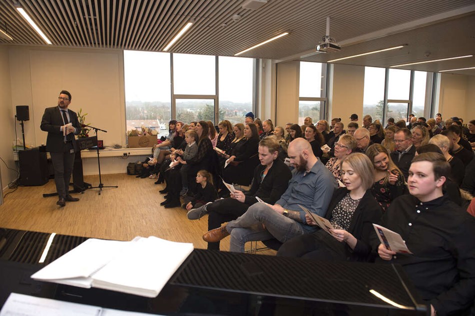Bestyrelse tager fyring af Andreas Grosb�ll op efter �nske fra de studerende