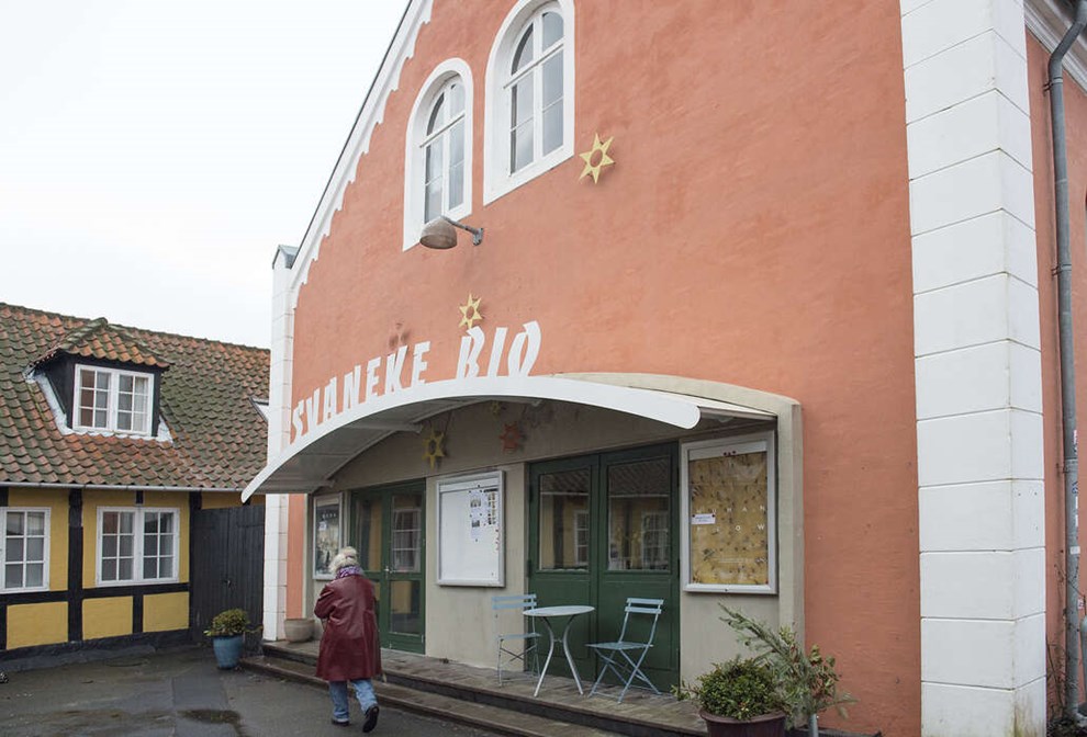 Biograf genbner med Klovn, rabat og regler