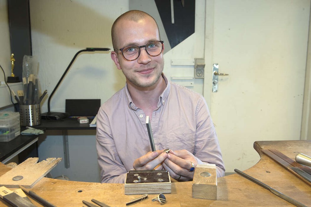 23-rige Niklas fandt sine ben p FGU: Nu er han guldsmed