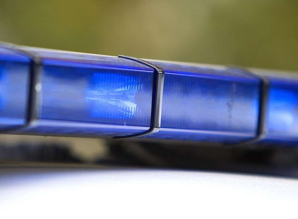 Person overfaldet med hammer Person overfaldet med hammer