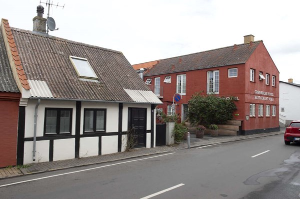 Aktindsigt afsl�rer: Gr�nbechs Hotel har brugt naboboliger som pirathuse