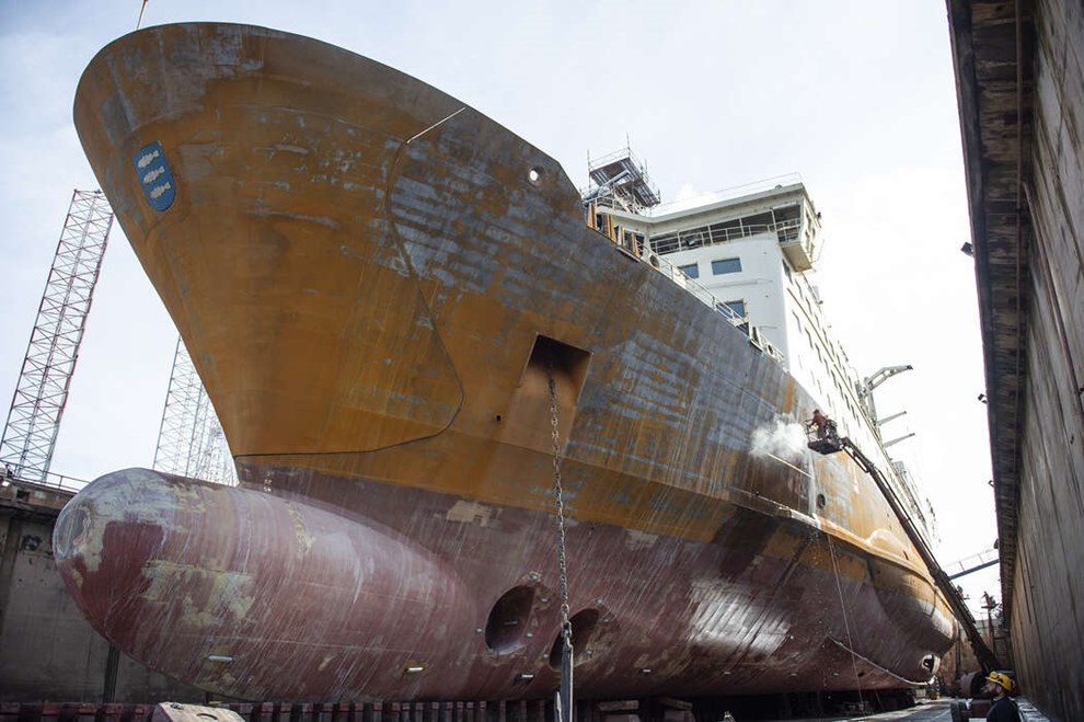 I dok p� �rskov V�rft i Frederikshavn: Povl Anker f�r nostalgisk make-over